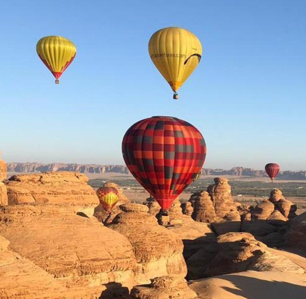 Im Winter gibt es in Saudi-Arabien Ballonfahrten und Open-Air-Konzerte in der Wüste