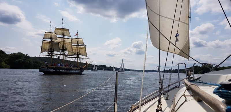 Curiosity sailing on Havel with Royal Louise