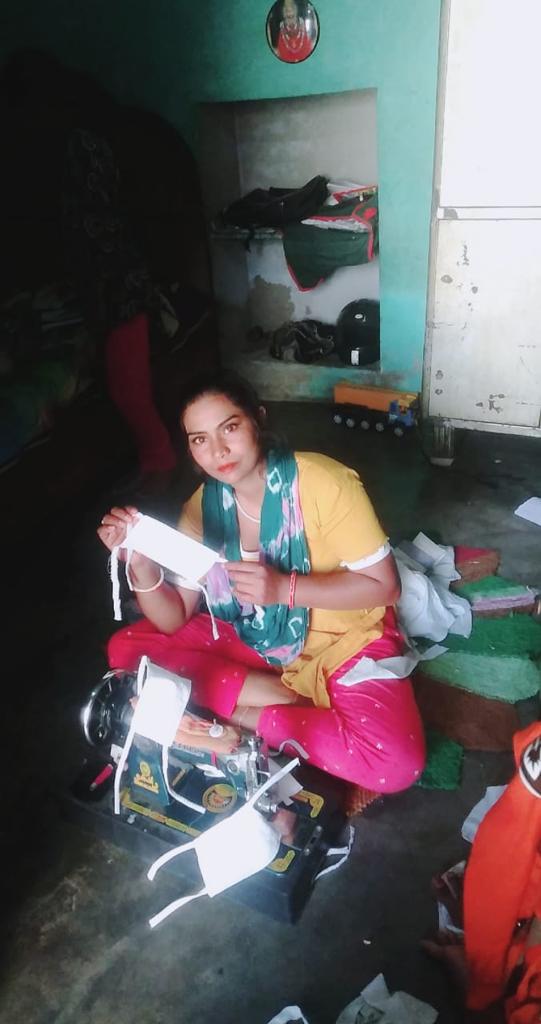 #IndiaFightsCorona with Womenpreneurs!

#BizSakhi's frm Rewari, Jhajjar, Mahendergarh, Dadri, & Rohtak have stitched & distributed more than 1150 masks 😷 to keep the community safe frm #COVID19.

These #DishaSkills beneficiaries are also financing themselves thru Self Help Grps!