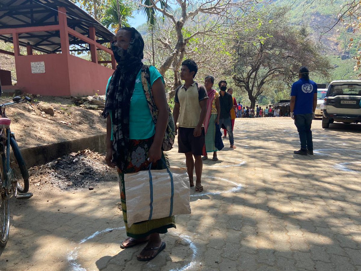 #IndiaFightsCorona

@UNDP 🇮🇳 w/ support frm @crpfindia, @AAI_Official distributed essential food items to more than 200 houses  in Rani block, Kamrup, near Guwahati. 

#GharBaithoIndia #StayHomeStaySafe #CoronaWarriors 