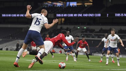 Pogba magic earns Manchester United a point at Spurs