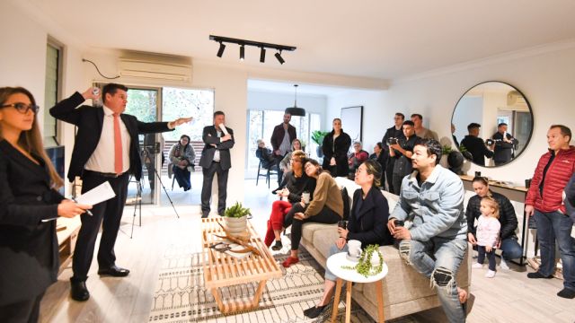 Carlton unit passed in at $700,000 as first-home buyers reach limit