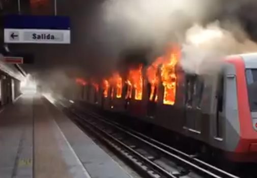 Chile, Santiago: Tydzień sabotażu transportu miejskiego i odmowy kupna biletów rozpoczął masowy bunt