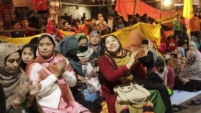 On a rainy day and evening the CAA-NPR-NRC protesters are still in Shaheen Bagh . People have come to support from far and wide