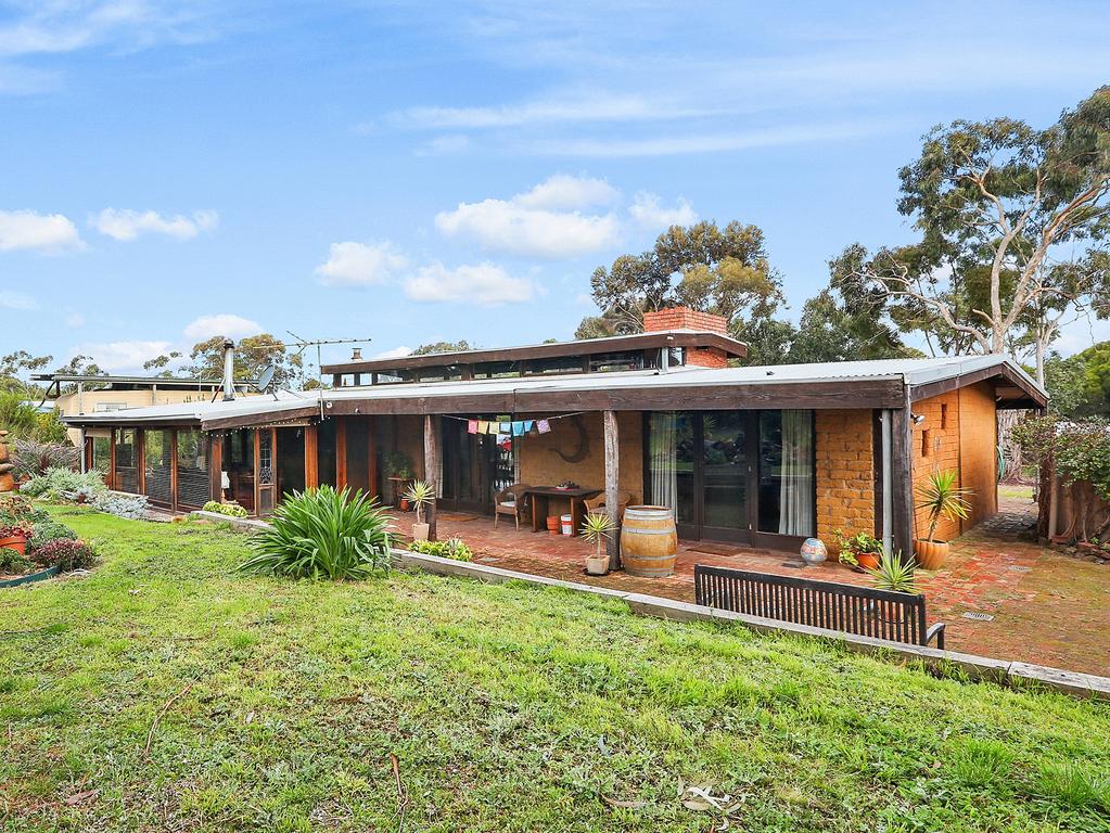 Alistair Knox mud-brick house selling at Anakie bush haven