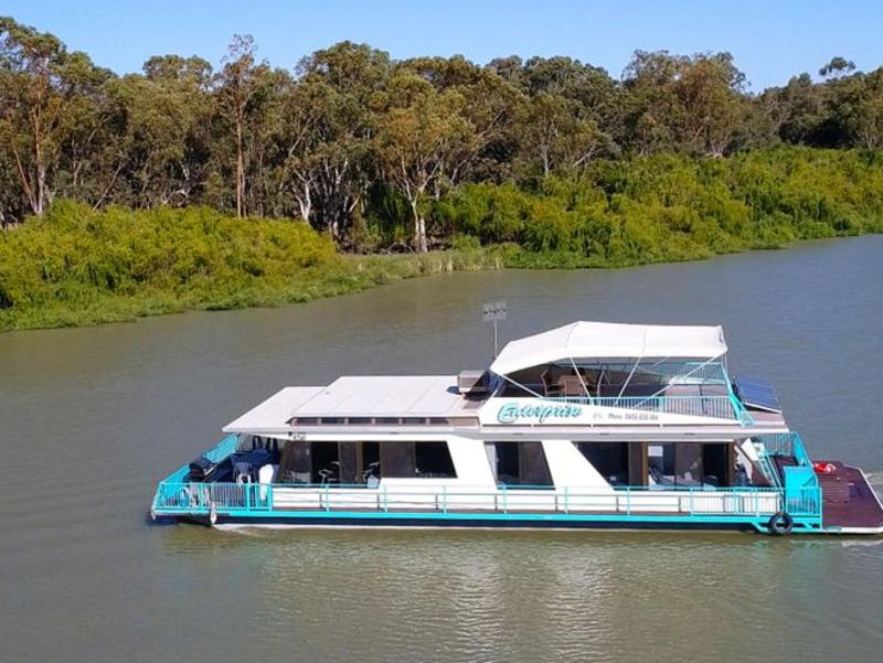 Houseboat at Paringa in South Australia’s Riverland offering buyers a cruisy lifestyle