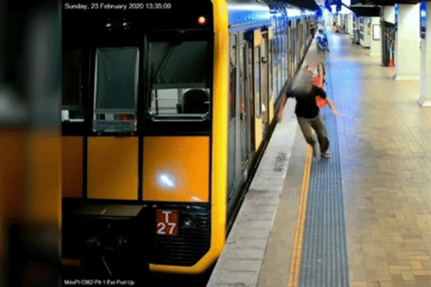 Spike in reckless 'selfie stunts' on Sydney trains during lockdown