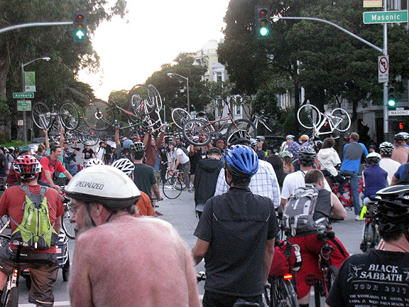 Bike lift on Masonic at Fell before we rolled into the park.