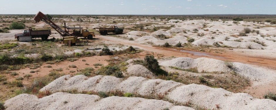 Opal mining  in White Cliffs.