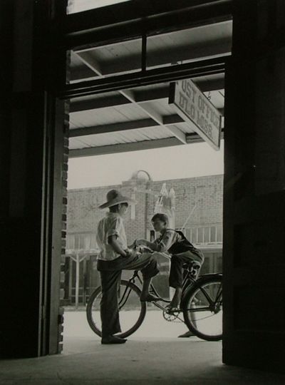 Andreas Feininger, ‘Barefoot Boys Gather Around the Post Office, D'Lo, Mississippi’, 1942