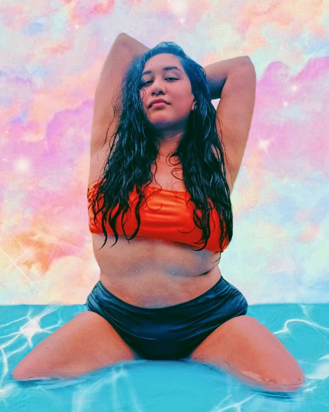 I have very honest hips, they do not lie? and neither do I, my truth right now is that I need a nap! 🙌 Tell me a truth that?s on your mind right now!⁣⁣⁣
⁣⁣⁣
[Image Description: Annie wears a swimsuit with an orange strapless top and black bottoms,...