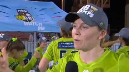 Sydney Thunder have won the WBBL title, beating Melbourne Stars with six overs to spare in the final.