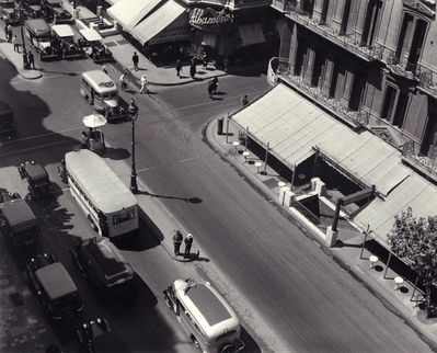 Horacio Coppola, ‘Avenida de Mayo esquina Bernardo Irigoyen’, 1936