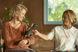 Naomi Watts and a magpie co-star in Penguin Bloom meet Sam Bloom on the set (aka Sam's house).