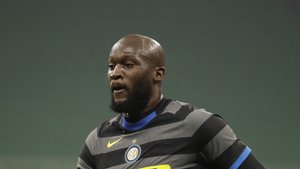 Inter Milan's Romelu Lukaku controls the ball during a Serie A soccer match between Inter Milan and Napoli, at the San Siro stadium in Milan, Italy, Wednesday, Dec.16, 2020.