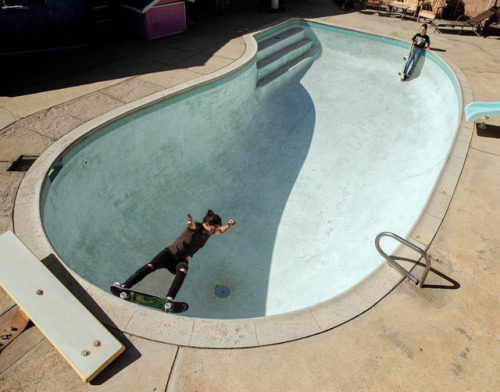 vans:
“Pool party with Vans Skate’s Lizzie Armanto and Brighton Zeuner.
📷: Arto Saari
”