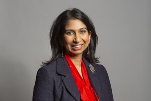 Official portrait of Suella Fernandes