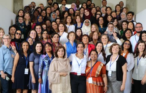 Sanam Naraghi-Anderlini (bottom, centre, in white top) with women peacemakers from conflict zones from around the world at ICAN's 2018 Annual Forum in Sri Lanka. Credit: ICAN