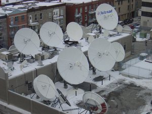 "File:Antennes de TELESAT CANADA (rue Ste-Rose & Cartier) à Montreal - panoramio.jpg"