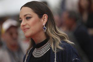 Actress Marion Cotillard poses for photographers upon arrival at the premiere of the film 'Matthias and Maxime' at the 72nd international film festival, Cannes, southern France, Wednesday, May 22, 2019.