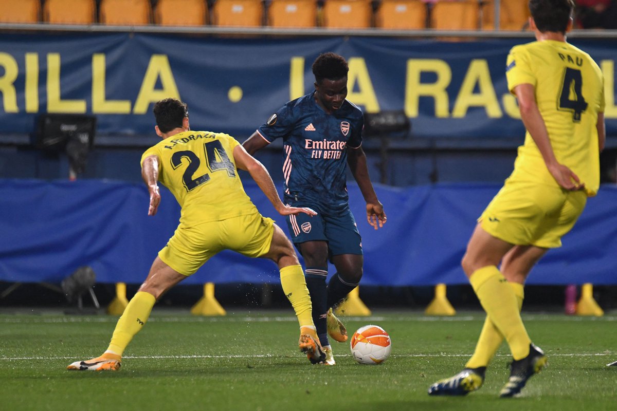 Bukayo Saka on the ball