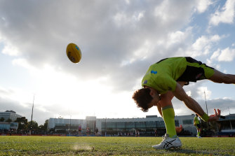 AFL umpires have had ample time to practice bouncing the ball in the COVID-19 restricted season.