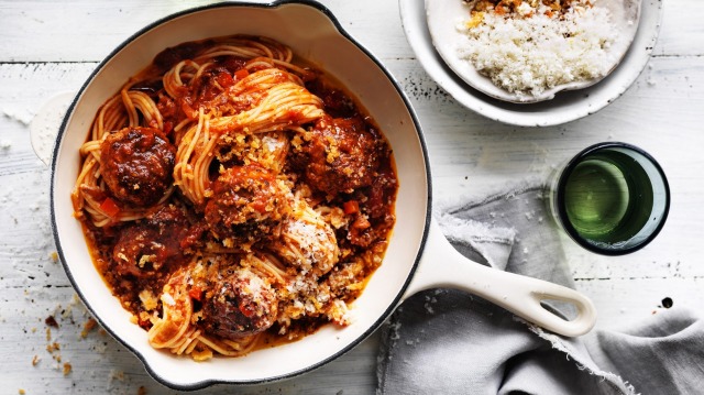 Meatballs braised in tomato sauce.