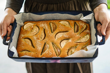 Slab financier with pear and slightly fancy fennel sugar recipe. Katrina Meynink’s one-tray slab bakes for Good Food August 2020. Please credit Katrina Meynink. Good Food use only.