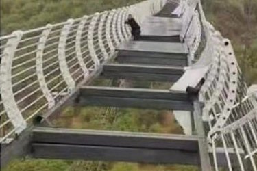 High winds in north-east China’s Jilin province led to a glass bridge shattering on Friday, trapping an unlucky tourist 100 metres up on Piyan Mountain, Longjing.
After it shattered, pieces of glass from the bridge were picked up by the wind and travelled at a speeds of up to 150km/h, 150kmh, according to a report from statement released by the Longjing government and reported by Chinese news agency Xinhua. Luckily, they did not hit anyone on their journey.