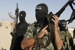 Palestinian militants from the Popular Resistance Movement participate in a training session in the southern Gaza Strip town of Khan Younis on October .01,2011. Israel on Tuesday approved construction of 1,100 homes for Jews on the annexed land in the West Bank, a move that could complicate international efforts to renew peace talks and defuse a crisis over a Palestinian statehood bid at the United Nations. Photo by Ahmed Deeb/WN