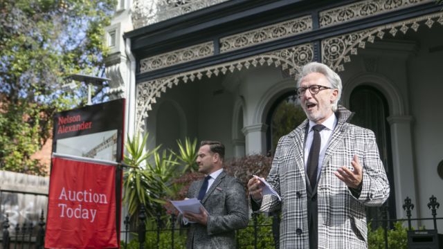 Clifton Hill terrace passes in with no offers on vendor's bid of $3.8m