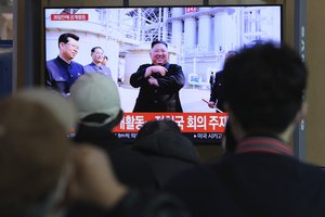 People watch a TV showing an image of North Korean leader Kim Jong Un during a news program at the Seoul Railway Station in Seoul, South Korea, Saturday, May 2, 2020.