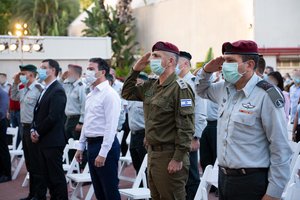 Graduation Ceremony at the National Control Center for the Fight against Corona, from right to left: Aharon Haliva, Aviv Kochavi, Yossi Cohen, Moshe Bar-Siman, Tamir Heiman