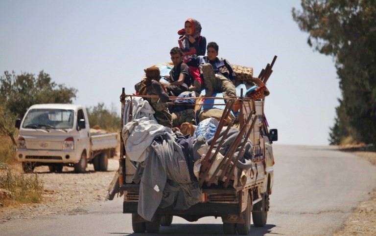 Displaced civilians flee Daraa