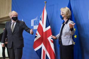 Boris Johnson, on the left, and Ursula von der Leyen for a working diner following the last negotiations of Brexit