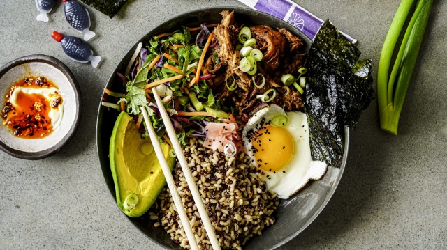 Gochujang chicken bibimbap bowl.