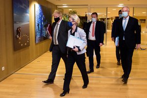 Boris Johnson, 1st, Ursula von der Leyen, 2nd, David Frost, 3rd, and Michel Barnier, 5th (from left to right) for a working diner following the last negotiations of Brexit