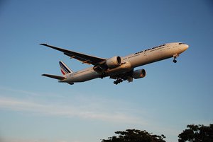 Air France Boeing 777 300; F GSQD@LAX;21.04.2007 466tm (4288165325)