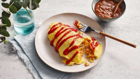 Omu-rice (an omelette filled with rice)