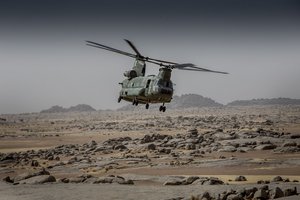 Dutch contingent of MINUSMA - A Dutch Chinook transport helicopter has taken 4 Chadian soldiers to a hospital in Mali