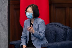 The President Tsai Ing-wen received the "U.S. Secretary of Health Azar delegation", 10 August 2020