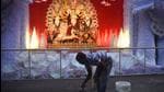 A man paints a social distancing mark at Durga Puja pandal in Kolkata, West Bengal. (HT Photo)