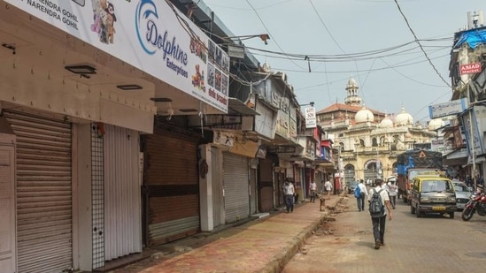 Shops closed during Maharashtra Bandh at Shaikh Memon street near Jama Masjid,Mumbai.&nbsp;(Pratik Chorge/HT Photo)