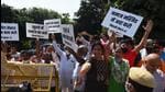 Residents of Sector 47 protest against the Friday namaz offered at HUDA ground as police stand guard in Gurugram. (Vipin Kumar /HT PHOTO)