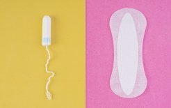 Image of a tampon and a sanitary pad viewed from above