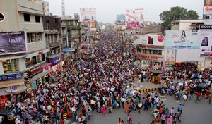 File - A thronging crowd of people out for Diwali shopping in Sitabuldi Market Street, one of Nagpur's commercial areas, Maharashtra, India.