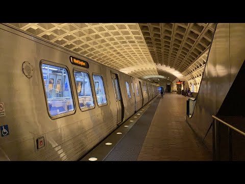 FIRST EXPERIENCE RIDING METRO TRAIN IN USA (VIRGINIA-WASHINGTON,DC)