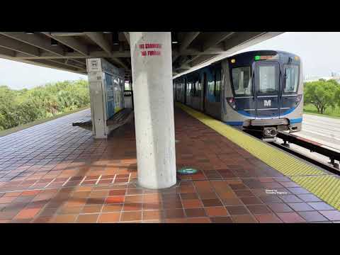 Metrorail (Metro) in Miami, Florida, USA 2021 (4K-60p)