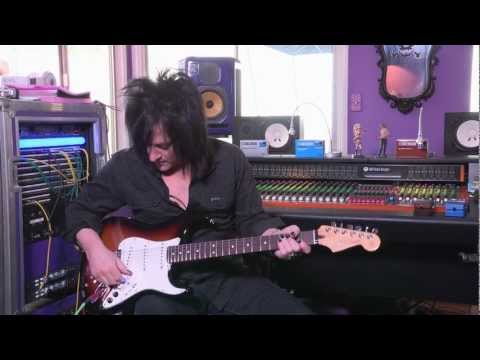 Roland G-5 VG Stratocaster® — Steve Stevens Demo