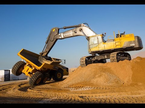 Big Earth Moving Machines !